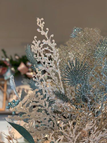 SILVER ACANTHUS PICK